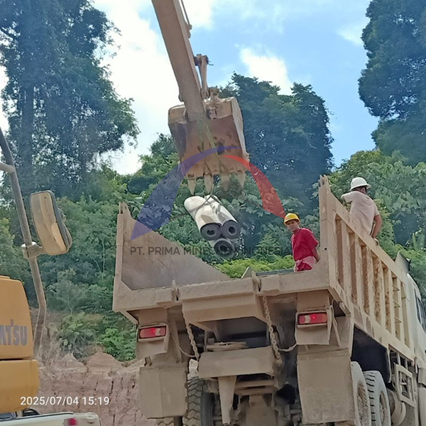 Channel Lining Tambang Batubara - Melak, Kaltim - 4. Loading Material
